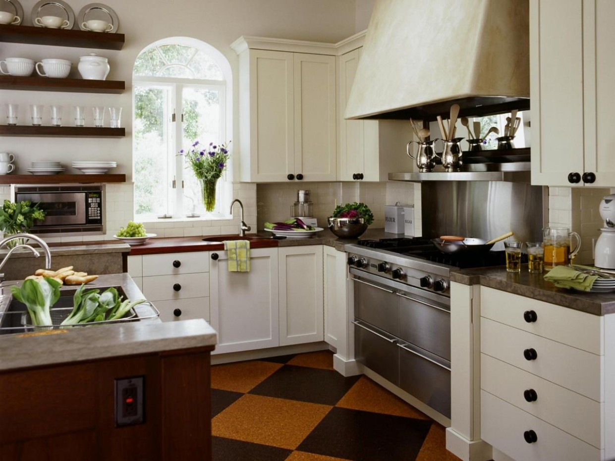 Country Kitchen Cabinets: Pictures, Ideas & Tips From HGTV  HGTV - kitchen cabinet doors country style