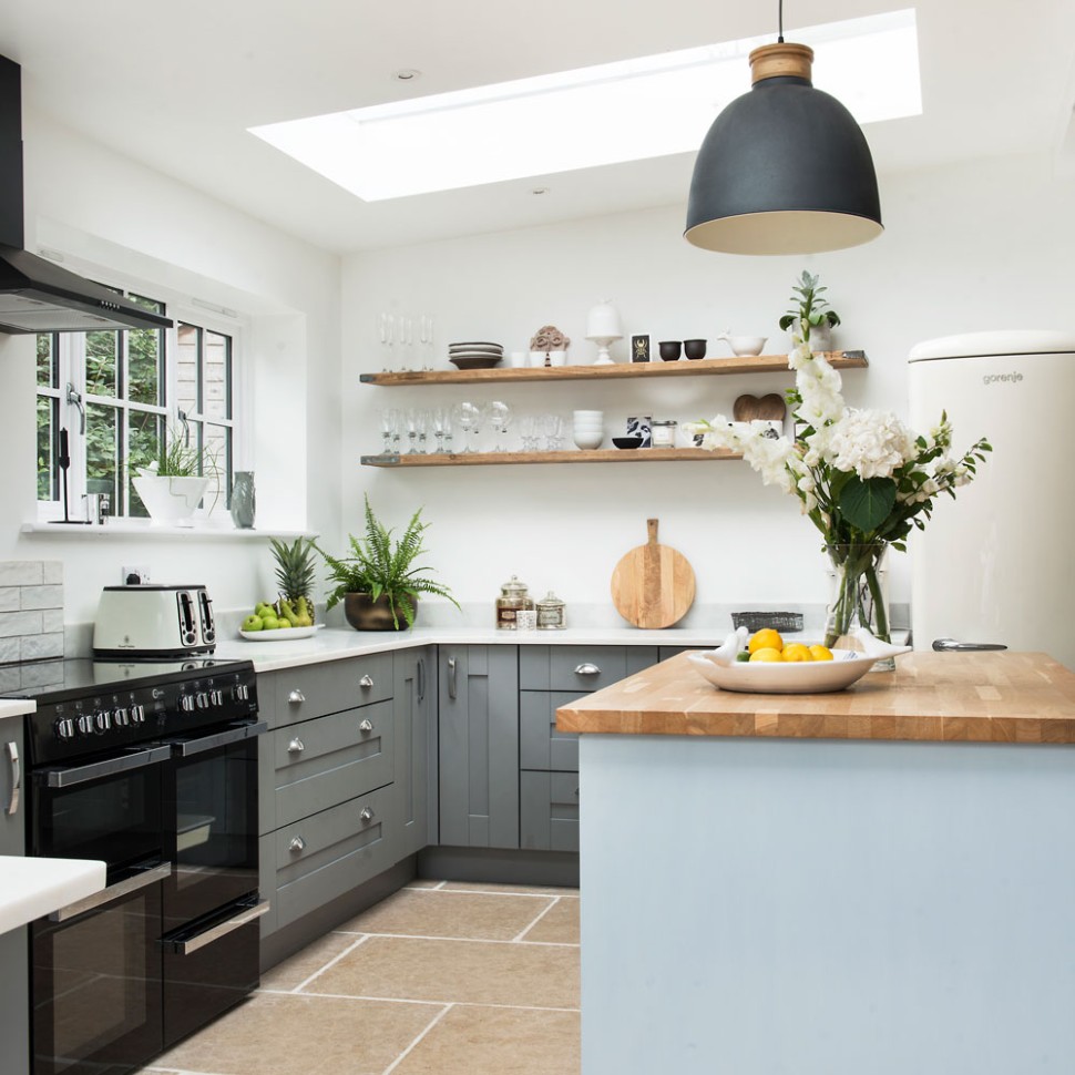 Grey kitchen ideas: 3 design tips for cabinets, worktops and walls - light grey kitchen walls