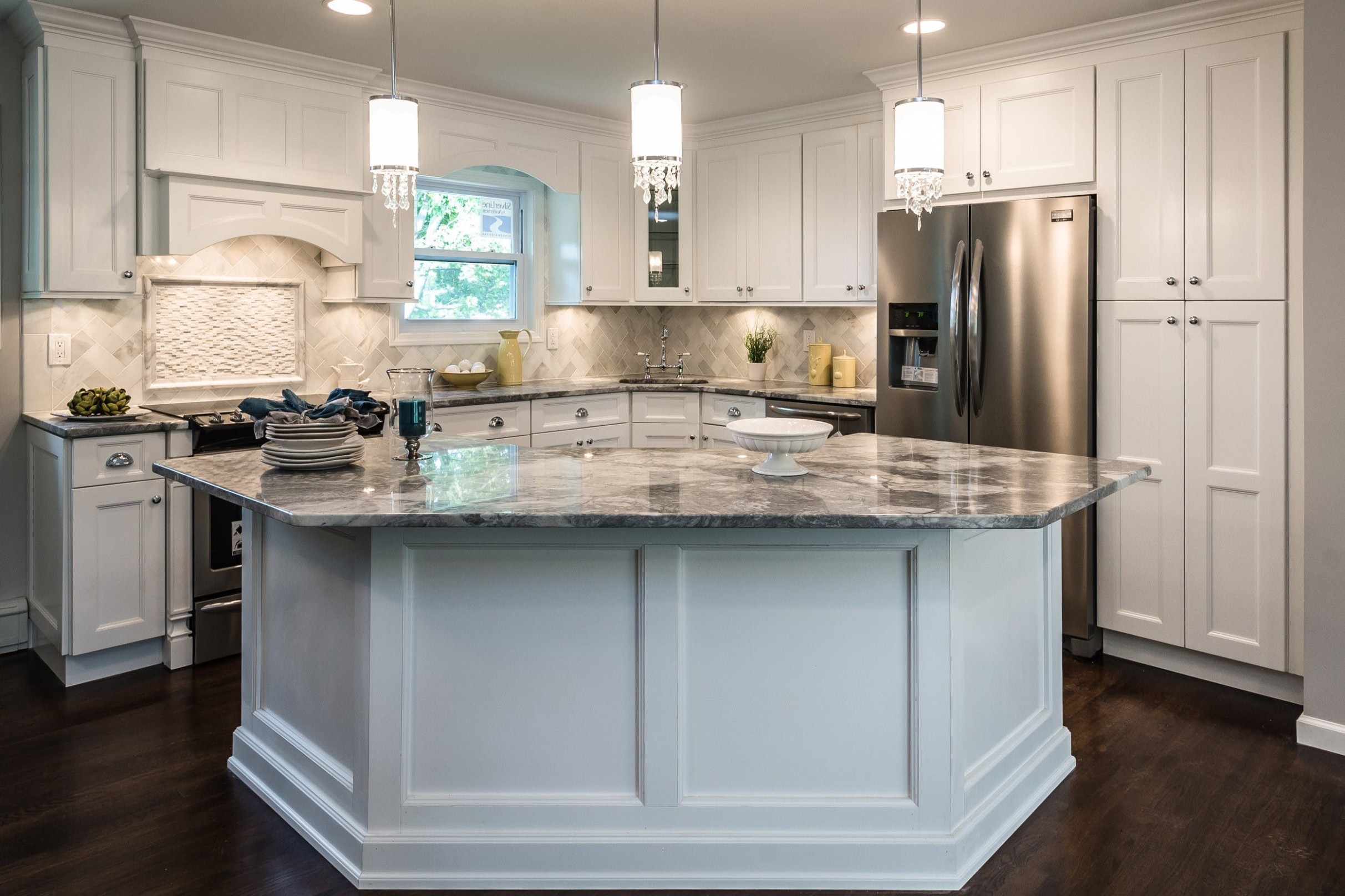 How to pair kitchen countertops and cabinets - what color granite countertops go with white cabinets?