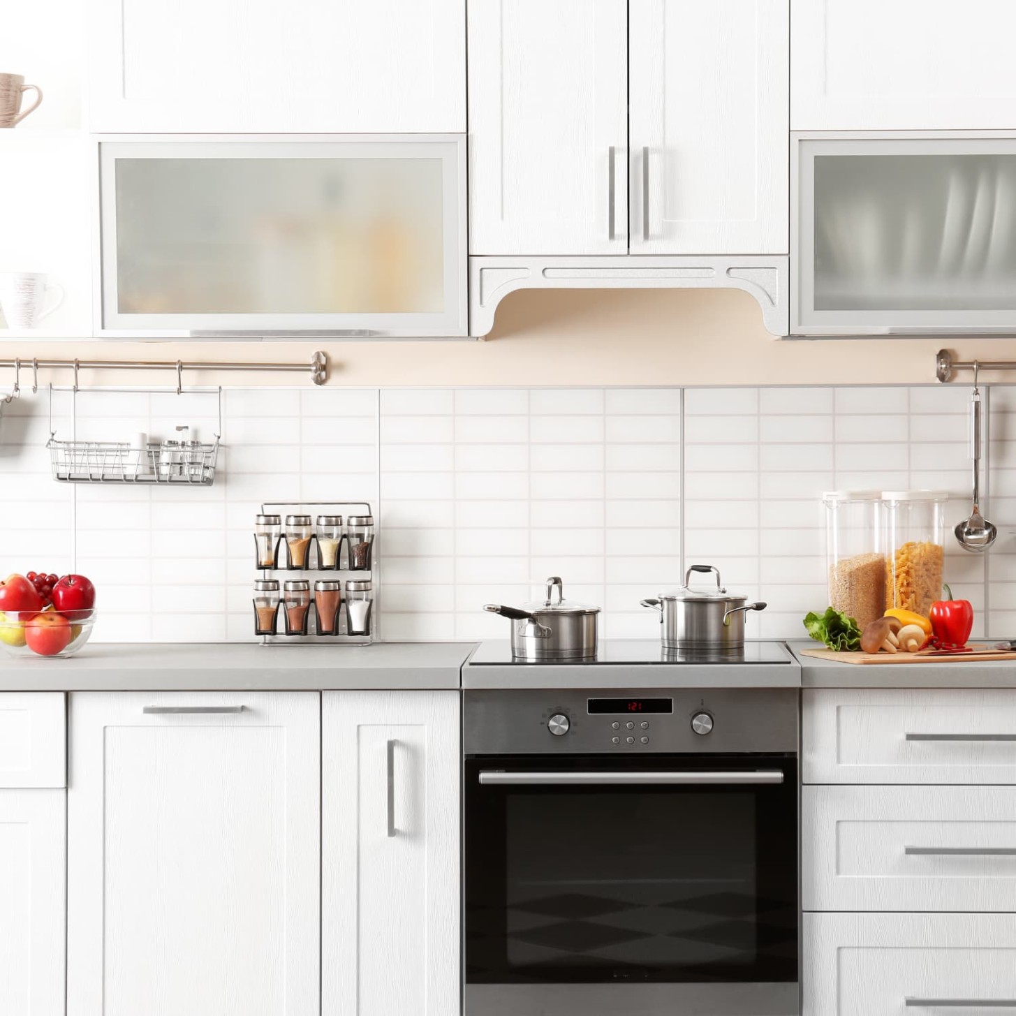 White Kitchens Are Out for 4, According to These Home Pros  - white kitchens 2022